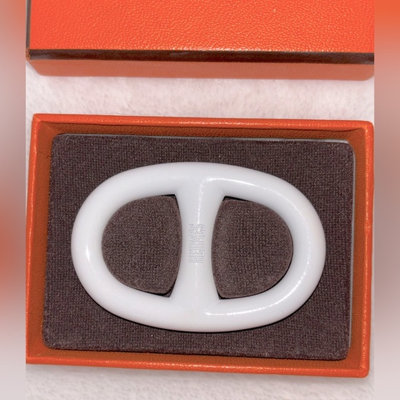 Hermes White Enamel Chaine d’Ancre Scarf 90 Ring with Box (Excellent Condition) - Picture 2 of 10